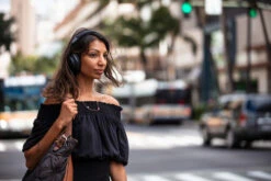 Bose Noise Cancelling Headphones 700 Zwart + BlueBuilt Quick Charge Oplader Met Usb A -Aelta Winkel 1344619