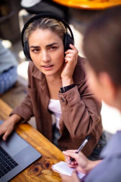 Bose Noise Cancelling Headphones 700 Zwart + BlueBuilt Quick Charge Oplader Met Usb A -Aelta Winkel 1344620