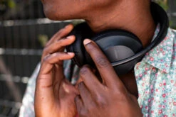 Bose Noise Cancelling Headphones 700 Zwart + BlueBuilt Quick Charge Oplader Met Usb A -Aelta Winkel 1344621