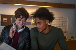 Sennheiser HD450BT Wit + BlueBuilt Quick Charge Oplader Met Usb A Poort 18W Zwart -Aelta Winkel 1352151