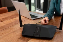 Netgear Nighthawk LAX20 -Aelta Winkel 1520732