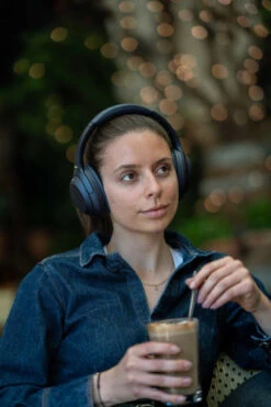 Sony WH-1000XM4 Blauw + BlueBuilt Quick Charge Oplader Met Usb A Poort 18W Zwart -Aelta Winkel 1595030 1