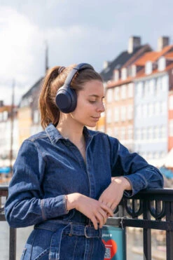 Sony WH-1000XM4 Blauw + BlueBuilt Quick Charge Oplader Met Usb A Poort 18W Zwart -Aelta Winkel 1595032 1