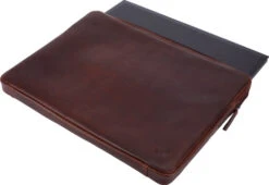 BlueBuilt 17 Inch Laptophoes Breedte 41 Cm - 42 Cm Leer Bruin -Aelta Winkel 1609583