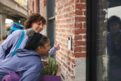 Google Chromecast 4K Met Google TV + Google Nest Doorbell 31 Google Chromecast 4K Met Google TV + Google Nest Doorbell -Aelta Winkel 1618464 1