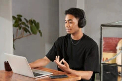 Sony WH-XB910N Zwart + BlueBuilt Quick Charge Oplader Met Usb A Poort 18W Zwart 23 Sony WH-XB910N Zwart + BlueBuilt Quick Charge Oplader Met Usb A Poort 18W Zwart -Aelta Winkel 1637770