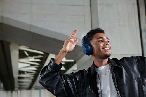 Sony WH-XB910N Blauw + BlueBuilt Quick Charge Oplader Met Usb A Poort 18W Zwart 9 Sony WH-XB910N Blauw + BlueBuilt Quick Charge Oplader Met Usb A Poort 18W Zwart - Afbeelding 9