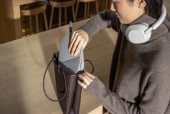 Sony WH-1000XM5 Zilver + BlueBuilt Quick Charge Oplader Met Usb A Poort 18W Zwart -Aelta Winkel 1755555