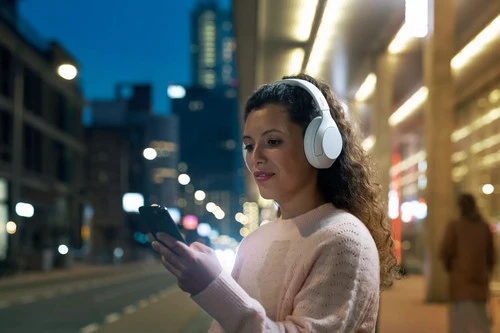 Philips TAH8506 Wit + BlueBuilt Quick Charge Oplader Met Usb A Poort 18W Zwart 4 Philips TAH8506 Wit + BlueBuilt Quick Charge Oplader Met Usb A Poort 18W Zwart - Afbeelding 4