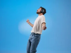 Sennheiser Momentum 4 Wireless Zwart -Aelta Winkel 1796329