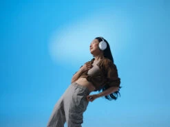 Sennheiser Momentum 4 Wireless Wit -Aelta Winkel 1796350