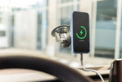 BlueBuilt Autolader Zonder Kabel Quick Charge 18W Zwart -Aelta Winkel 1840789