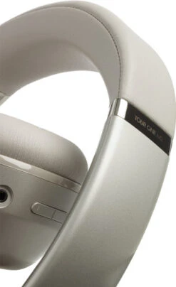 JBL Tour One M2 Champagne + BlueBuilt Quick Charge Oplader Met Usb A Poort 18W Zwart -Aelta Winkel 1863868