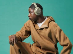 Fresh 'n Rebel Clam 2 ANC Groen + BlueBuilt Quick Charge Oplader Met Usb A Poort 18W Zwart -Aelta Winkel 1877678 1