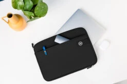 BlueBuilt 17 Inch Laptophoes Breedte 40,5 Cm - 41,5 Cm Zwart -Aelta Winkel 1881929