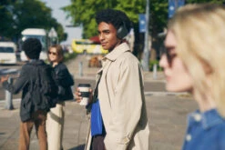 Sony WH-CH720N Zwart + BlueBuilt Quick Charge Oplader Met Usb A Poort 18W Zwart -Aelta Winkel 1893248 1