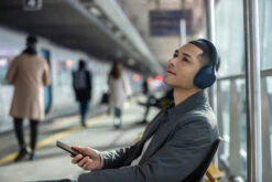 Sony WH-1000XM5 Blauw + BlueBuilt Quick Charge Oplader Met Usb A Poort 18W Zwart 32 Sony WH-1000XM5 Blauw + BlueBuilt Quick Charge Oplader Met Usb A Poort 18W Zwart -Aelta Winkel 1903411