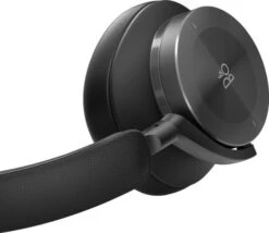 Bang & Olufsen Beoplay H95 Zwart + BlueBuilt Quick Charge Oplader Met Usb A Poort Zwart -Aelta Winkel 1914239
