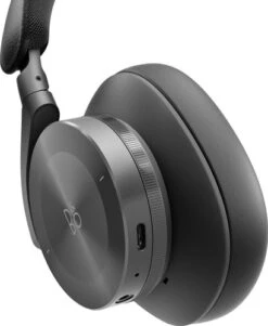 Bang & Olufsen Beoplay H95 Zwart + BlueBuilt Quick Charge Oplader Met Usb A Poort Zwart -Aelta Winkel 1914242