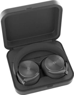 Bang & Olufsen Beoplay H95 Zwart + BlueBuilt Quick Charge Oplader Met Usb A Poort Zwart -Aelta Winkel 1914246