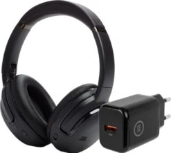 JBL Tour One M2 Zwart + BlueBuilt Quick Charge Oplader Met Usb A Poort 18W Zwart