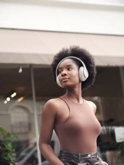 Beats Studio Pro Creme 32 Beats Studio Pro Creme -Aelta Winkel 1952179